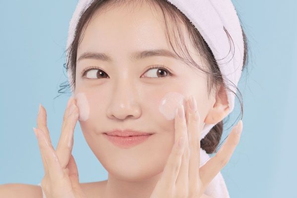 Những bước skincare cho da dầu mụn vào ban đêm