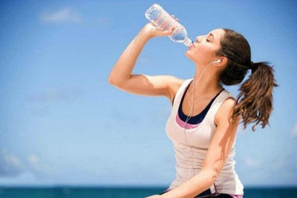 Khung giờ vàng uống nước giảm 3,5 cân trong 1 tuần   