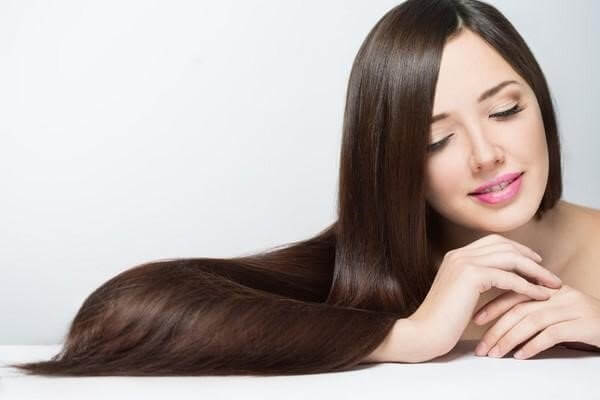 Công dụng của nước hoa hồng giúp dưỡng tóc và da đầu