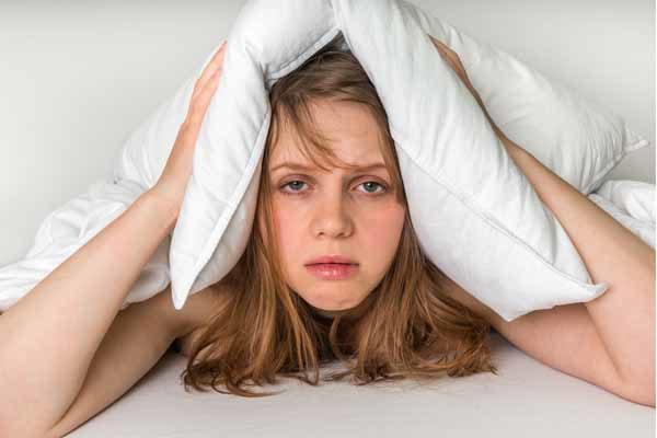 Mất ngủ thường xuyên là dấu hiệu rối loạn nội tiết tố nữ