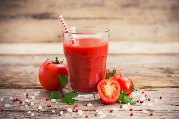 Uống gì để đẹp da chống lão hóa - Nước ép cà chua 