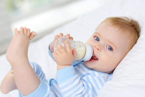 Sữa non làm cải thiện hệ tiêu hóa của trẻ
